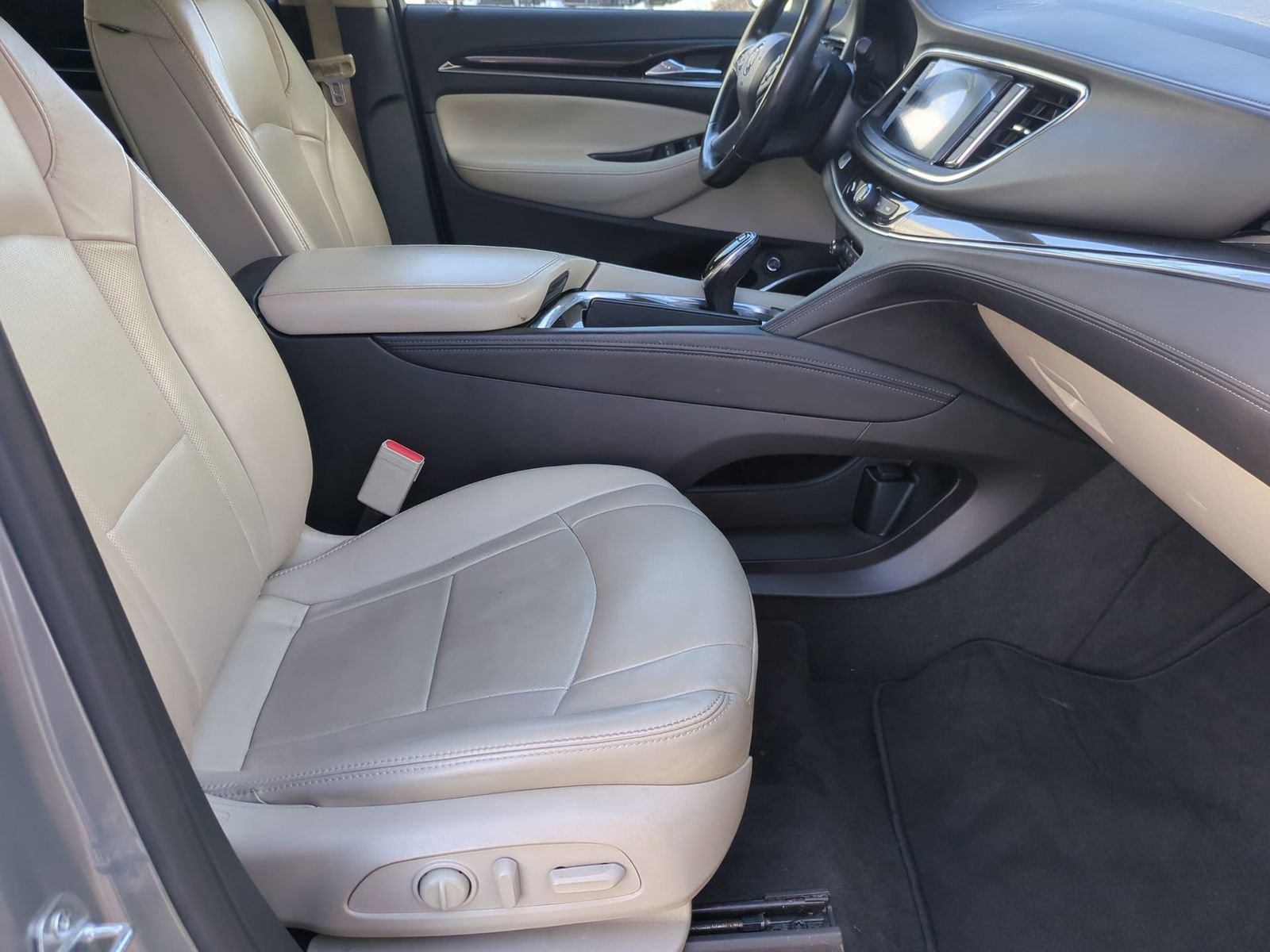 Used 2019 Buick Enclave Essence image 25