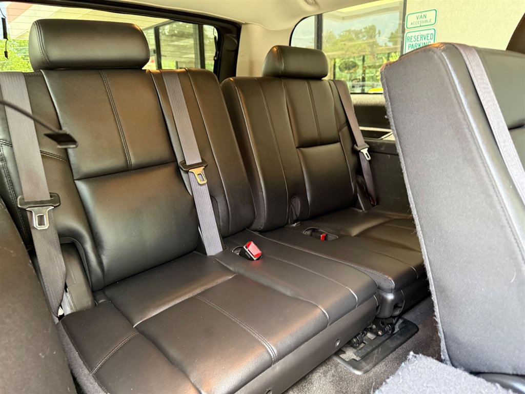 Used 2011 Chevrolet Suburban LT w/ Luxury Package AWD/4WD image 7