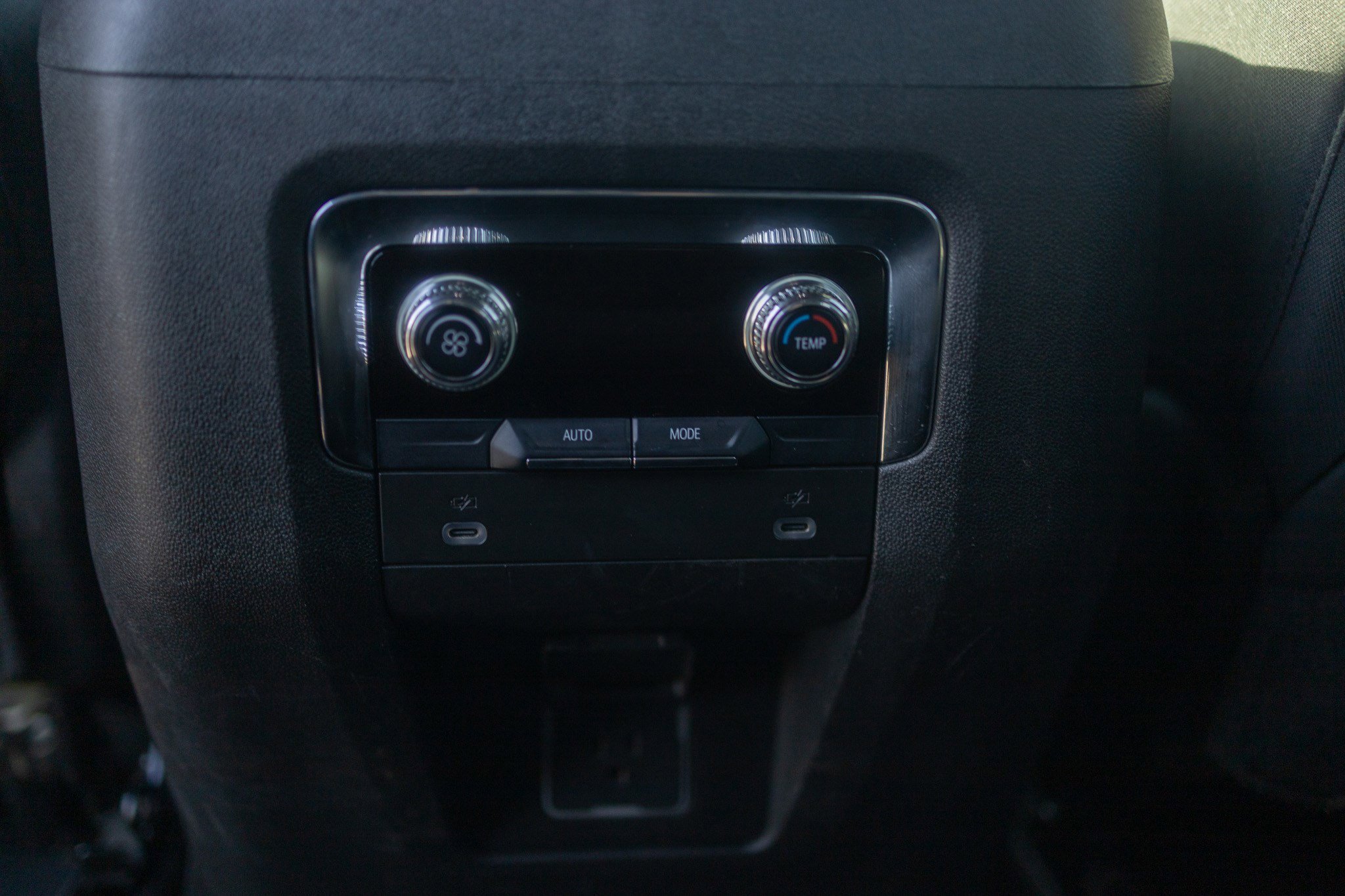 Used 2023 GMC Yukon XL SLE image 16