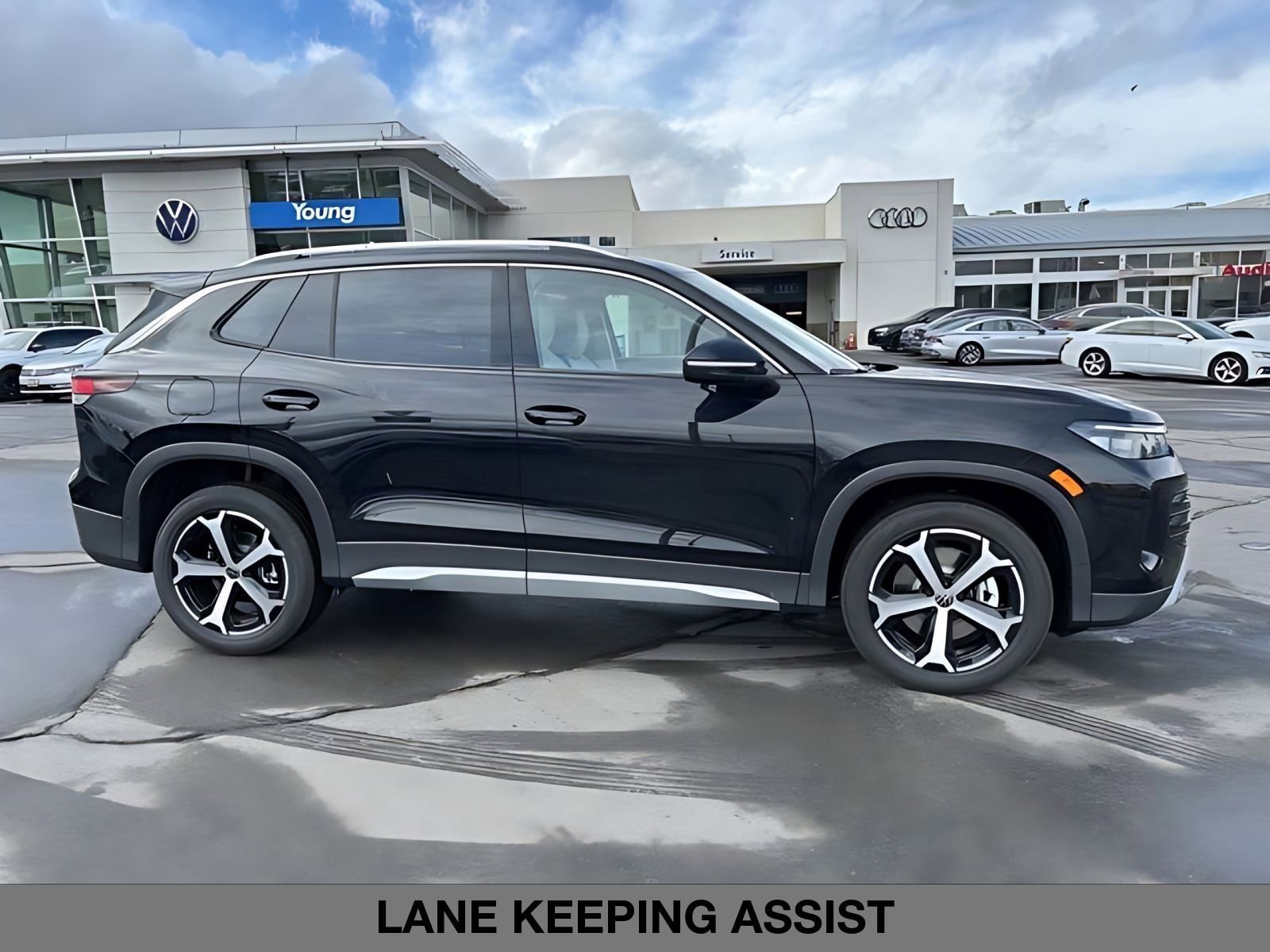 New 2026 Volkswagen Tiguan SE AWD/4WD image 2