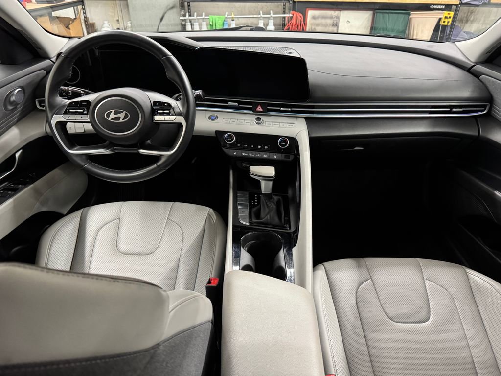 Used 2024 Hyundai Elantra Limited image 17