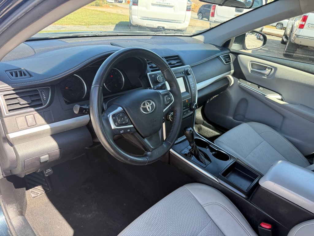 Used 2017 Toyota Camry SE FWD image 10