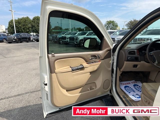 Used 2013 Chevrolet Avalanche LTZ RWD image 22