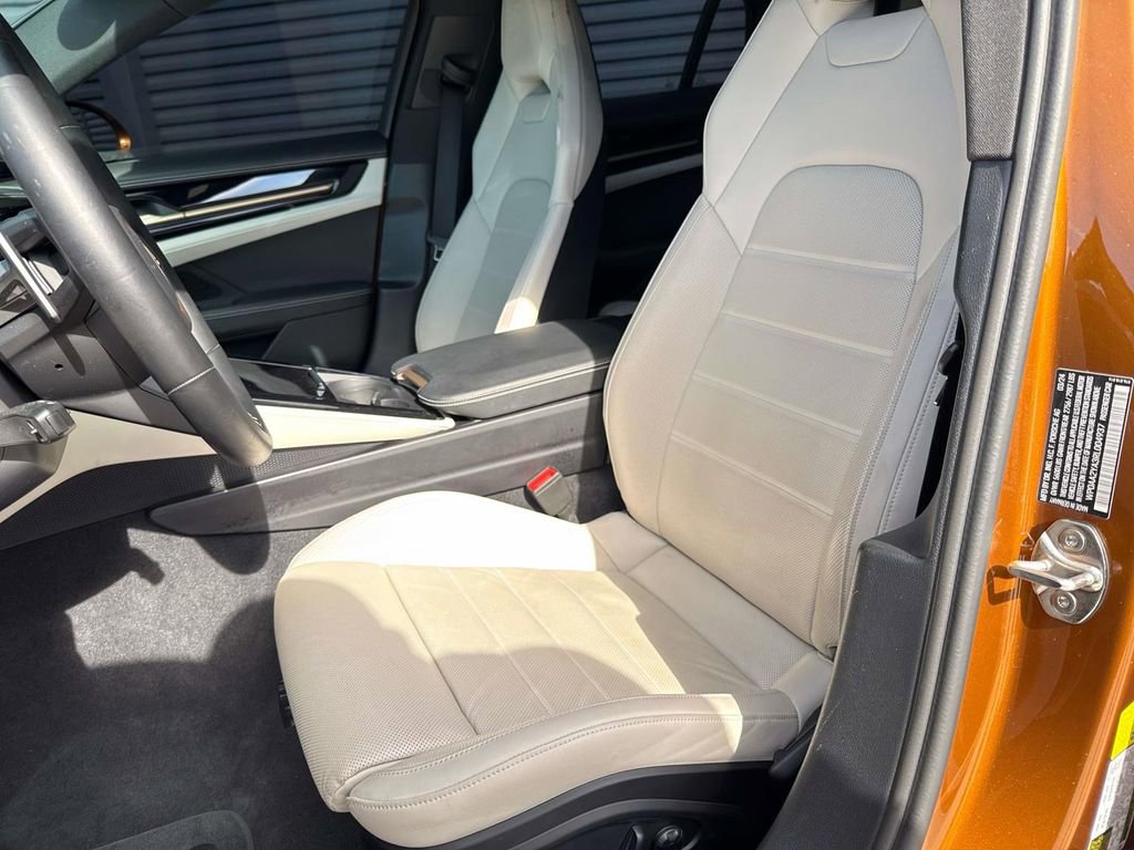 Certified 2024 Porsche Panamera 4 w/ Premium Package image 4