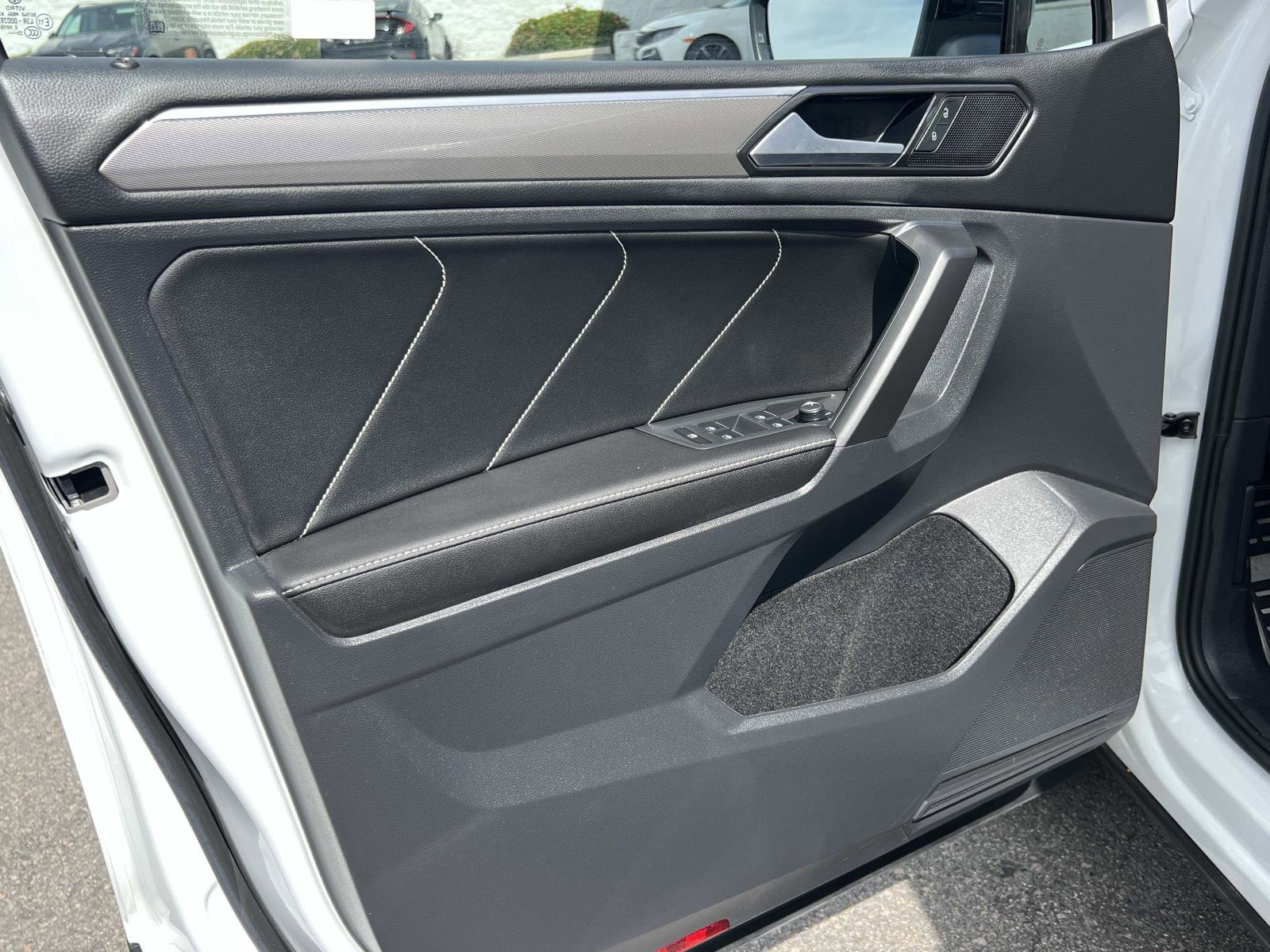 Used 2023 Volkswagen Tiguan SE R-Line image 6