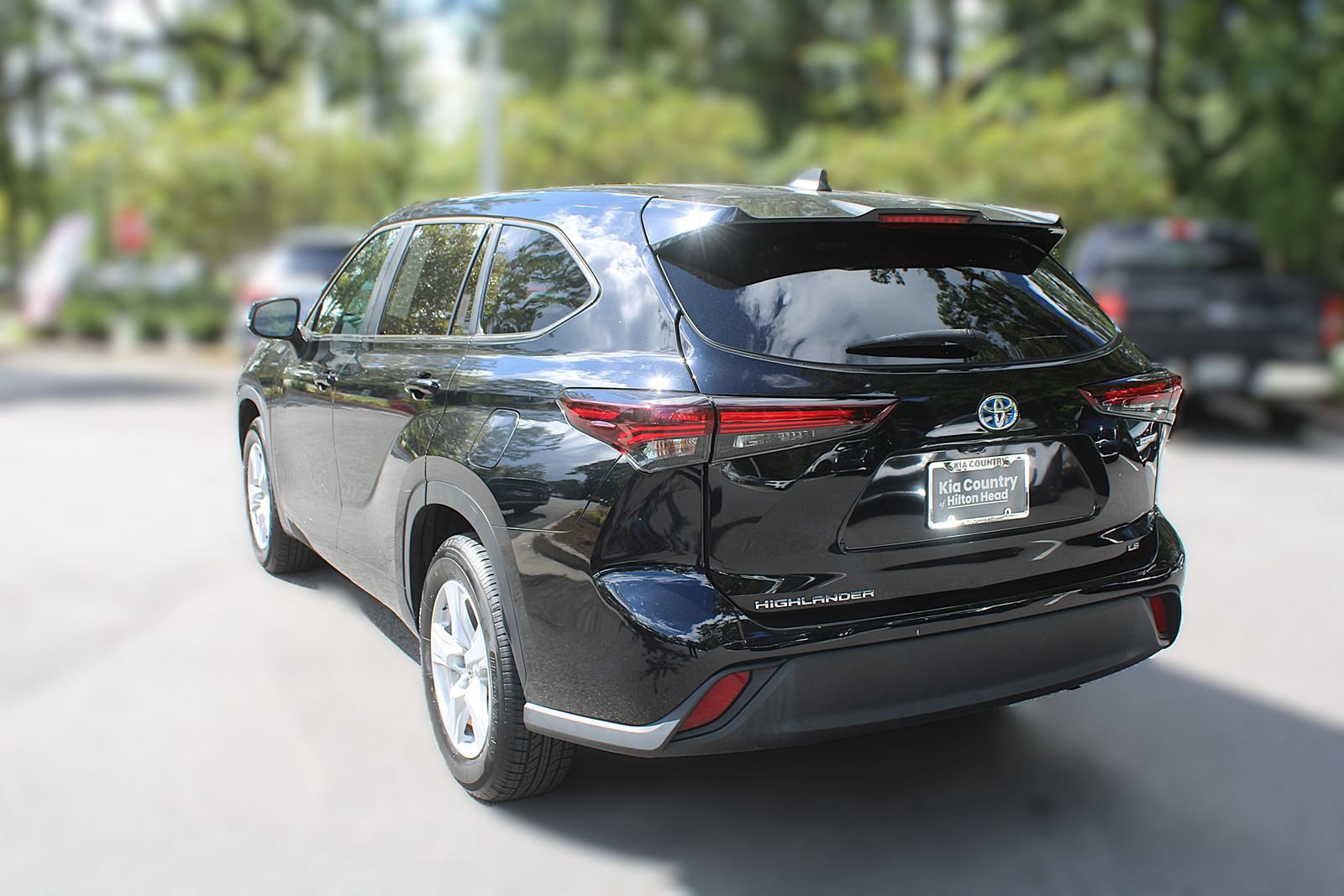 Used 2024 Toyota Highlander LE FWD image 8