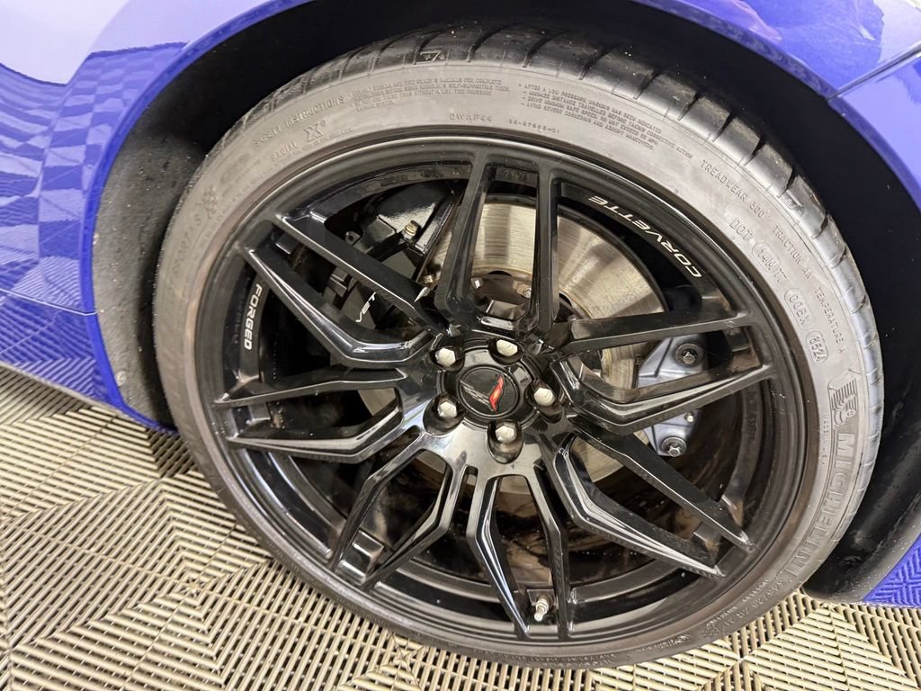 Used 2025 Chevrolet Corvette Z06 RWD image 12