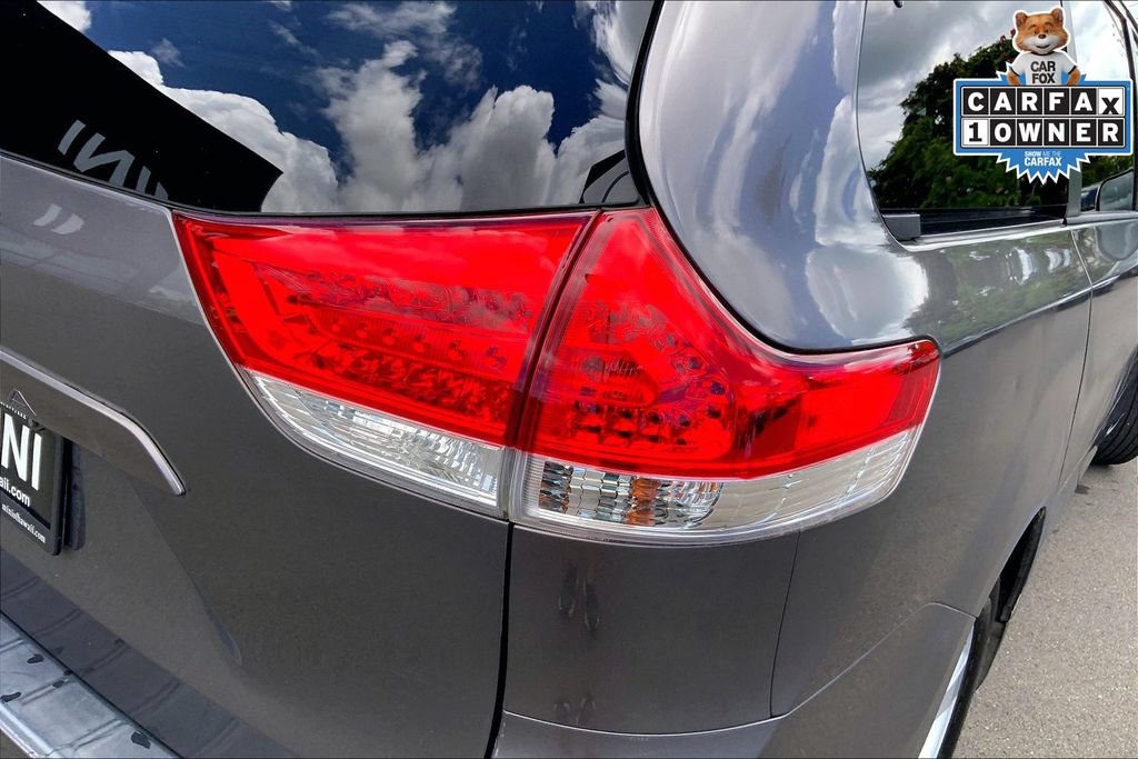 Used 2014 Toyota Sienna LE FWD image 26