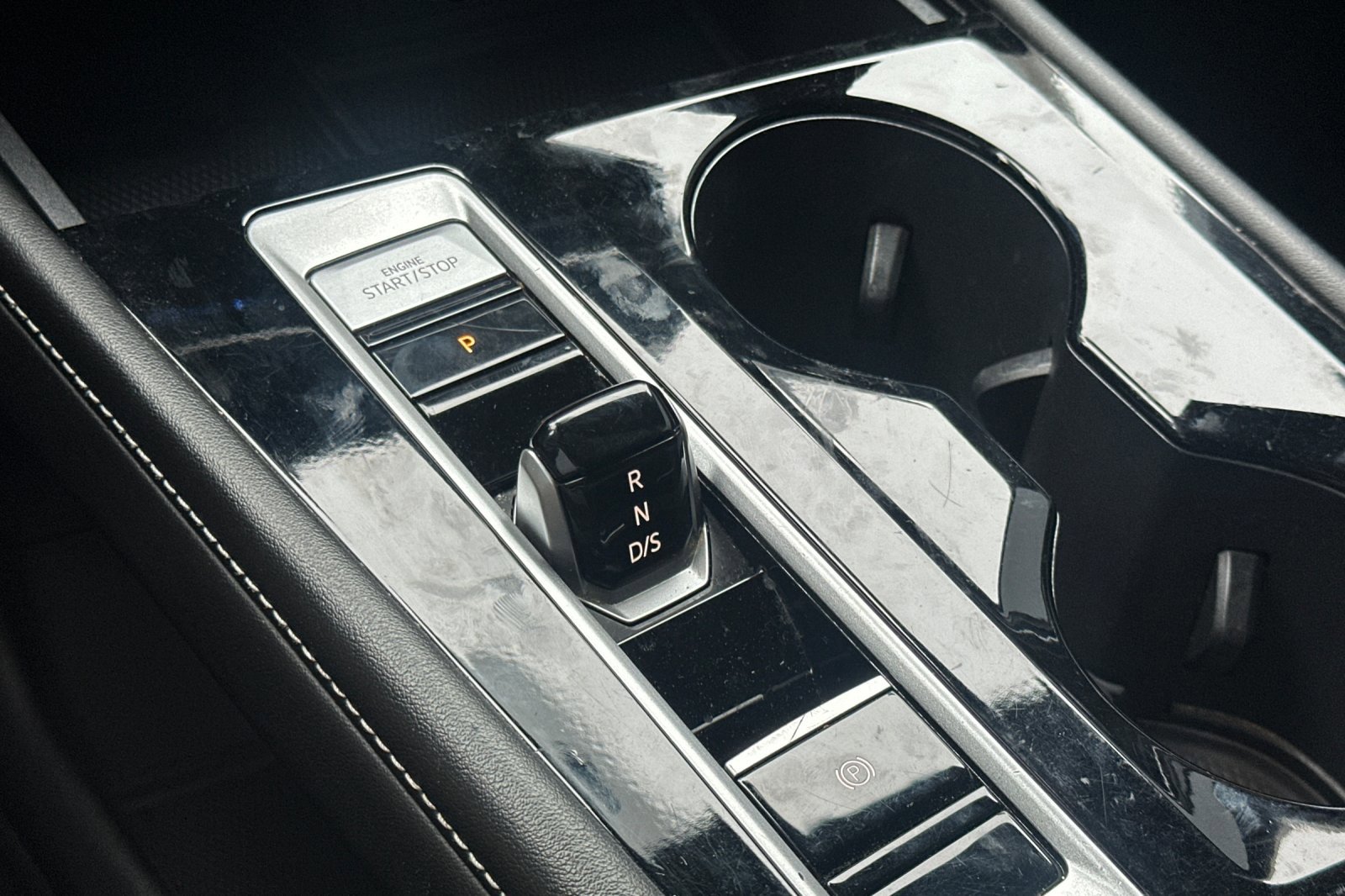 Used 2024 Volkswagen Atlas Cross Sport SEL R-Line image 22