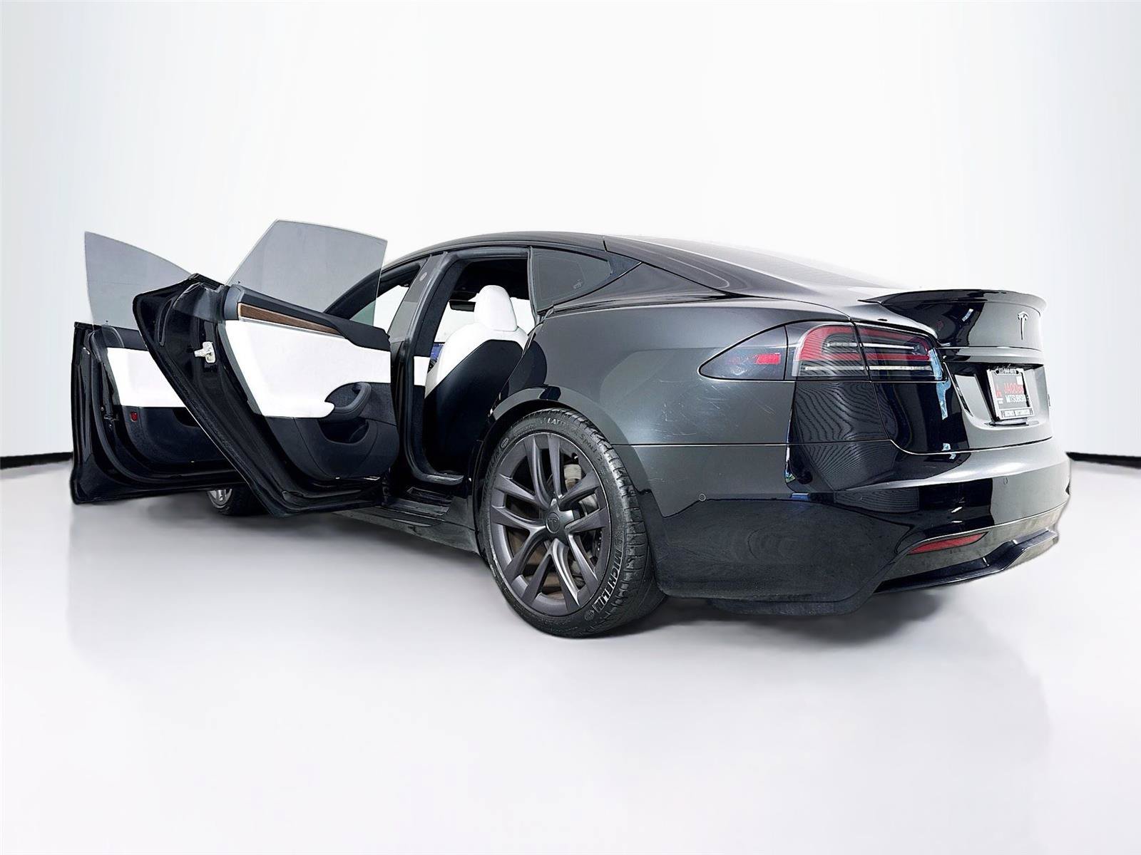 Used 2022 Tesla Model S AWD/4WD image 17