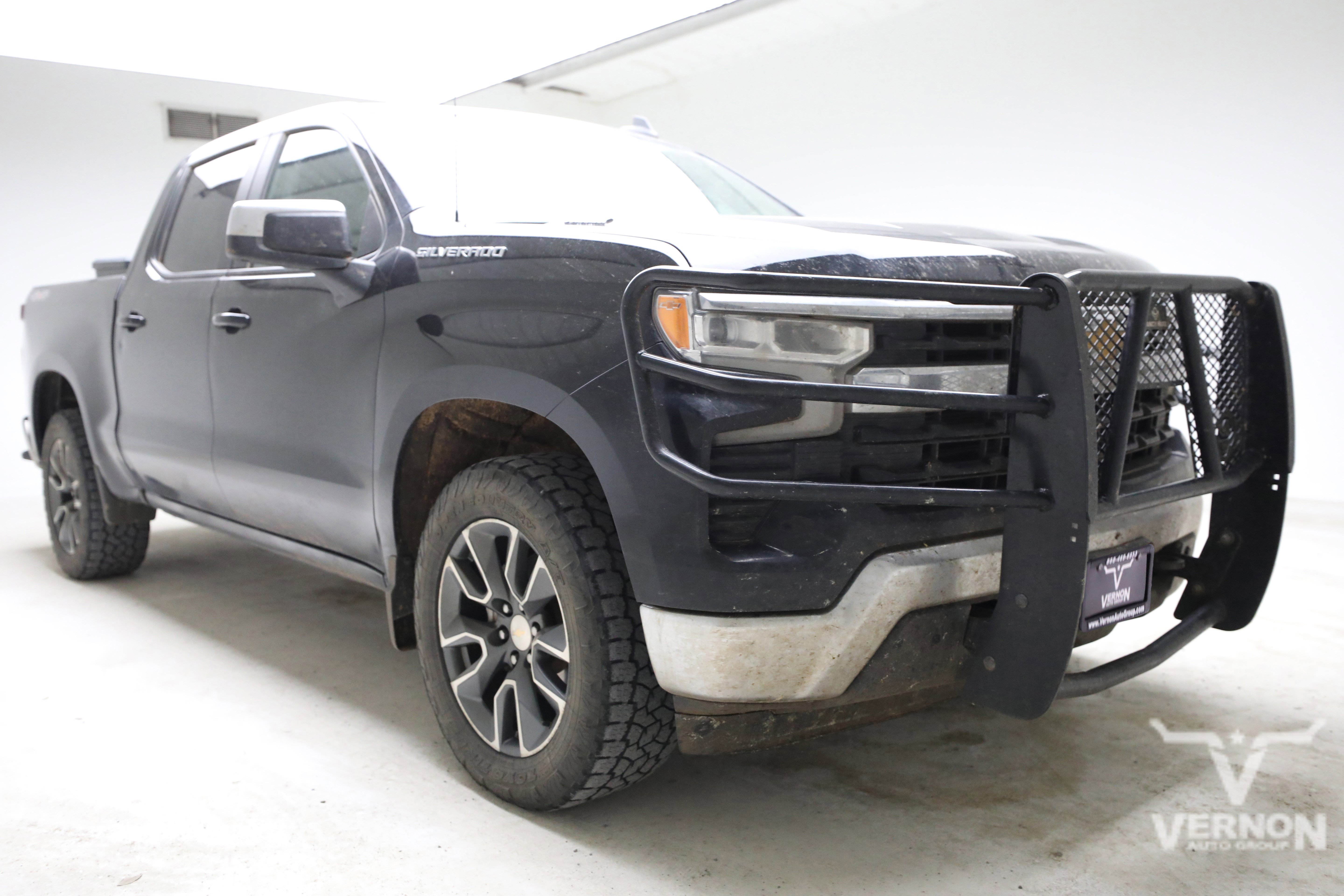 Used 2023 Chevrolet Silverado 1500 LT w/ Leather Package AWD/4WD image 6