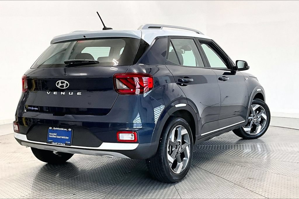 Certified 2024 Hyundai Venue Limited FWD image 2