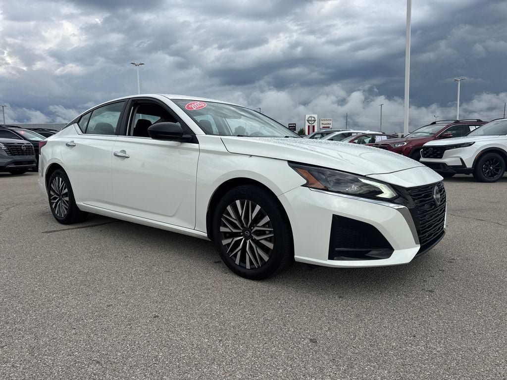 Used 2025 Nissan Altima 2.5 SV FWD image 8