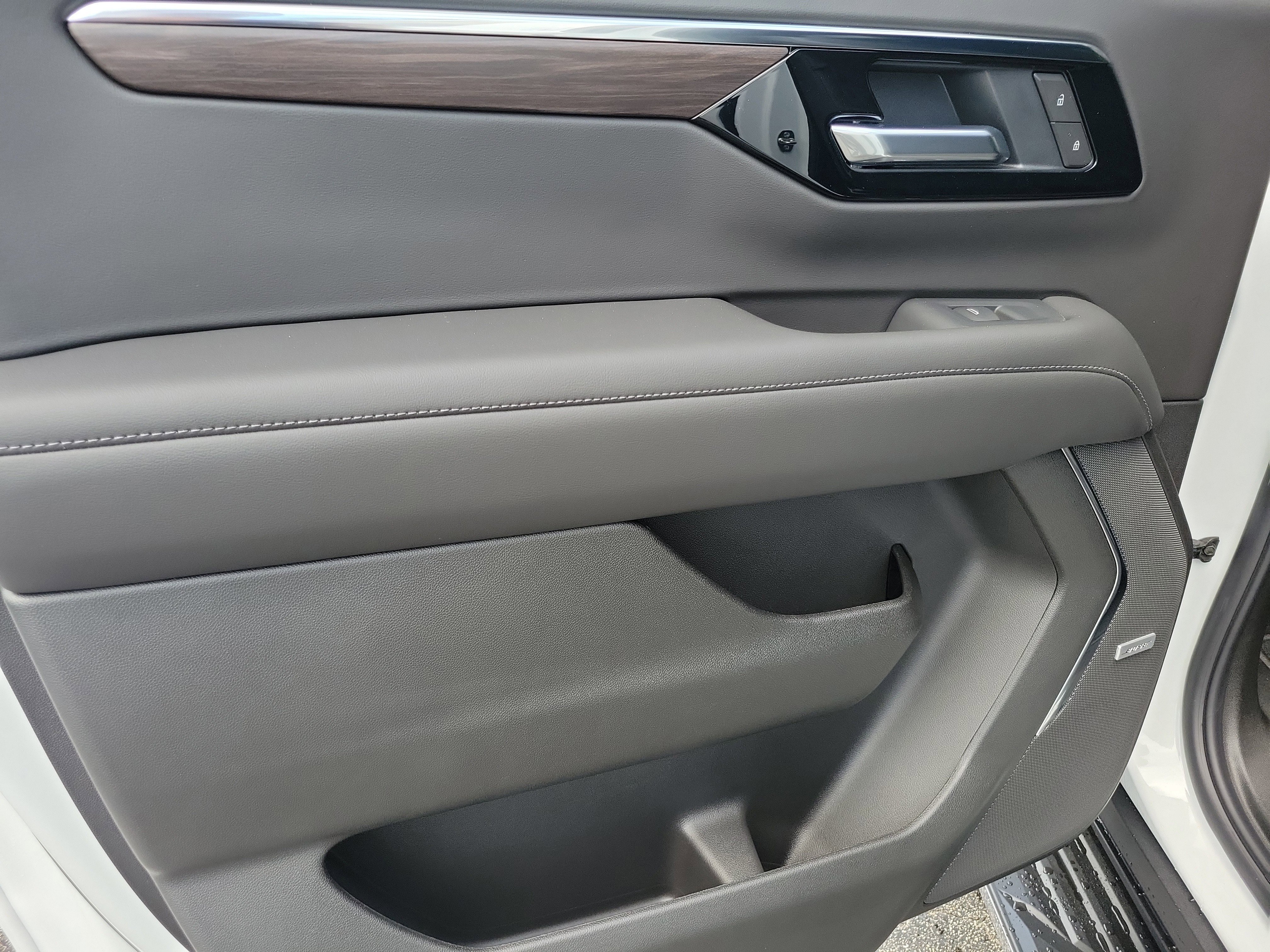 New 2026 Chevrolet Suburban LT w/ Comfort Package image 14