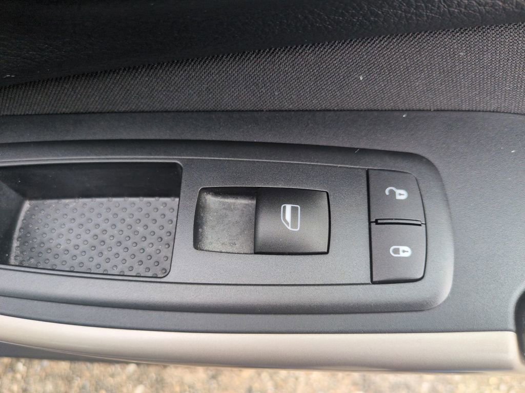 Used 2017 Jeep Cherokee Sport FWD image 31