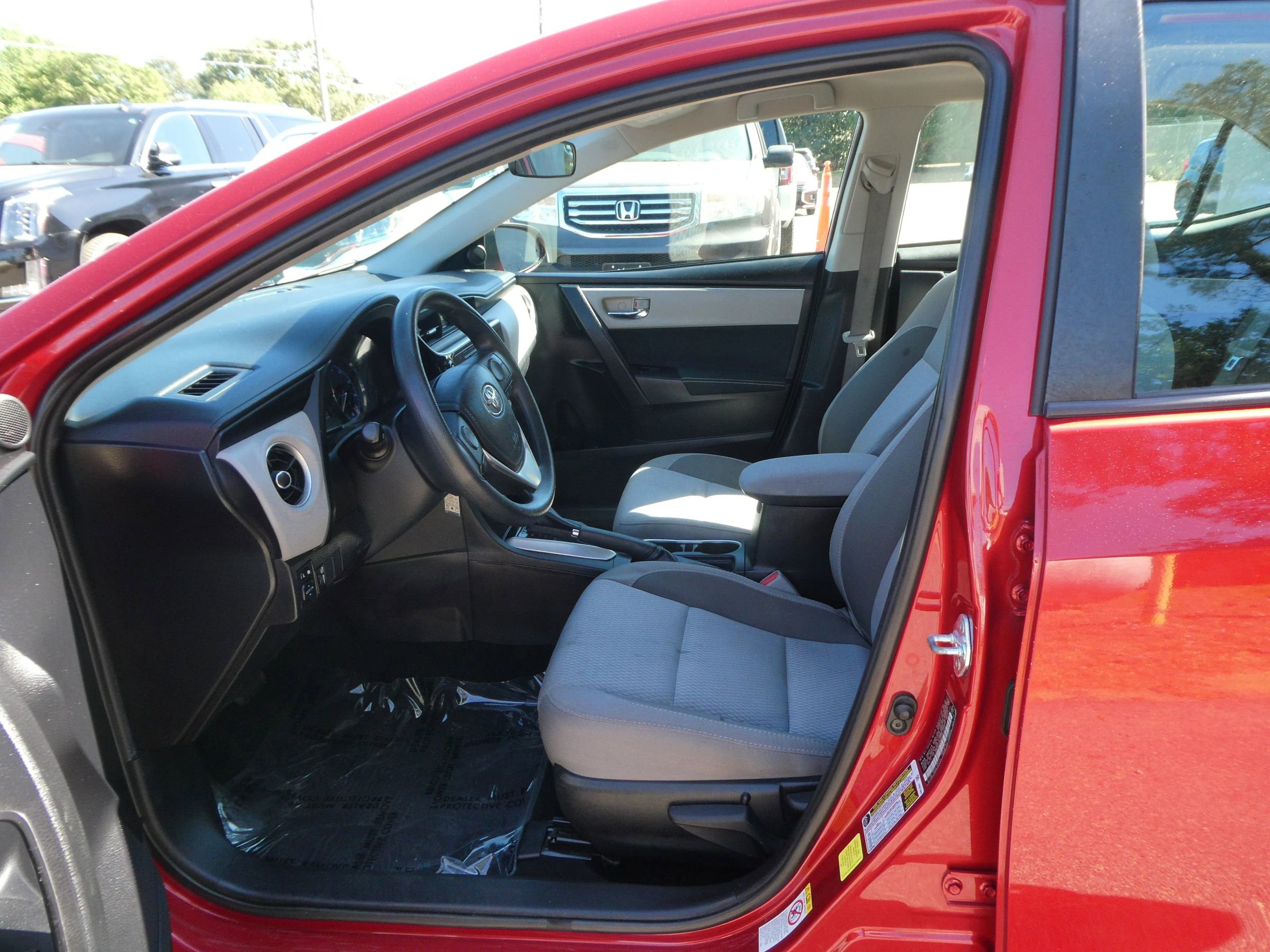 Used 2017 Toyota Corolla LE FWD image 12