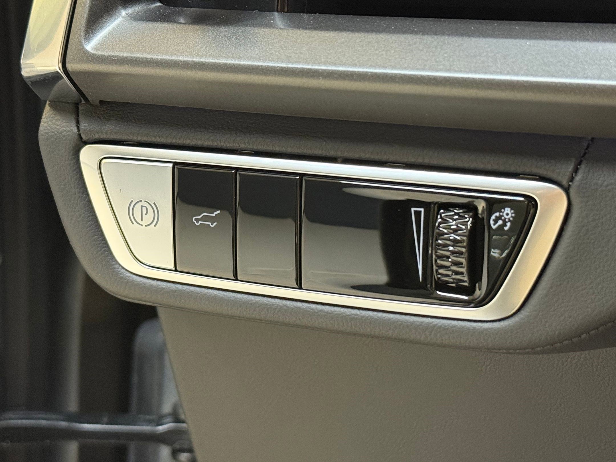 New 2026 Cadillac Vistiq Sport w/ LPO, Floor Liner Package image 17