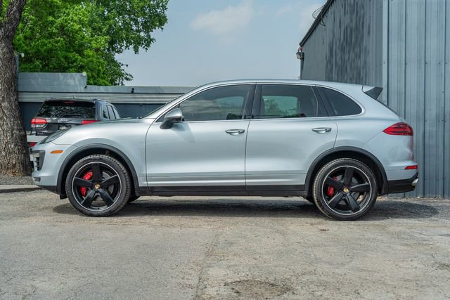 Used 2016 Porsche Cayenne Turbo AWD/4WD image 3