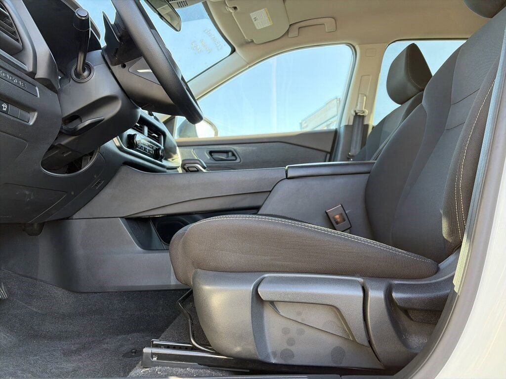 Used 2023 Nissan Rogue S image 25