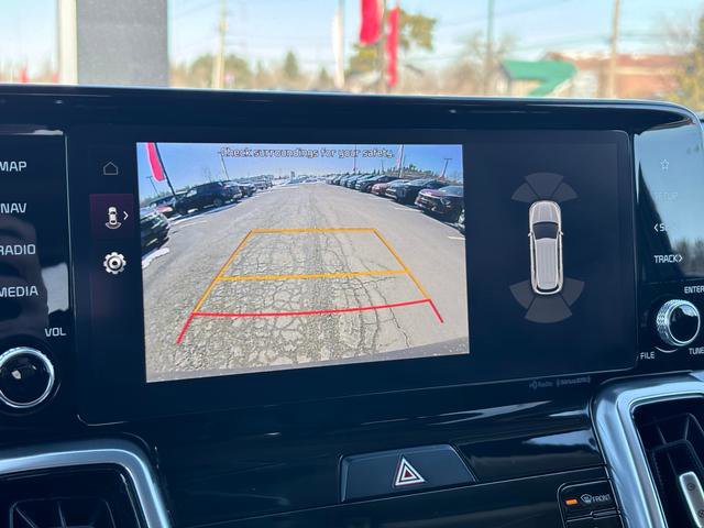 Certified 2022 Kia Sorento SX w/ Panoramic Sunroof Package image 32