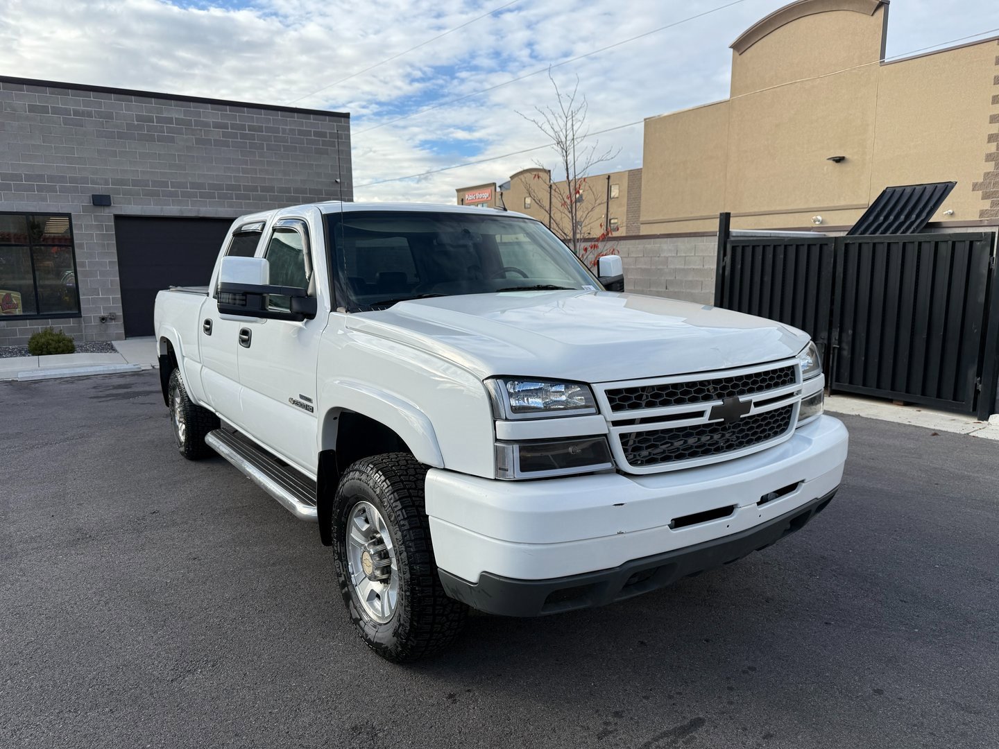 Used 2007 Chevrolet Silverado 2500 LT w/ Heavy-Duty Power Package image 1