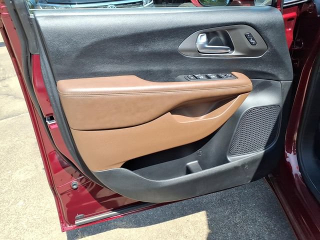 Used 2020 Chrysler Pacifica Limited w/ Advanced Safetytec Group FWD image 21