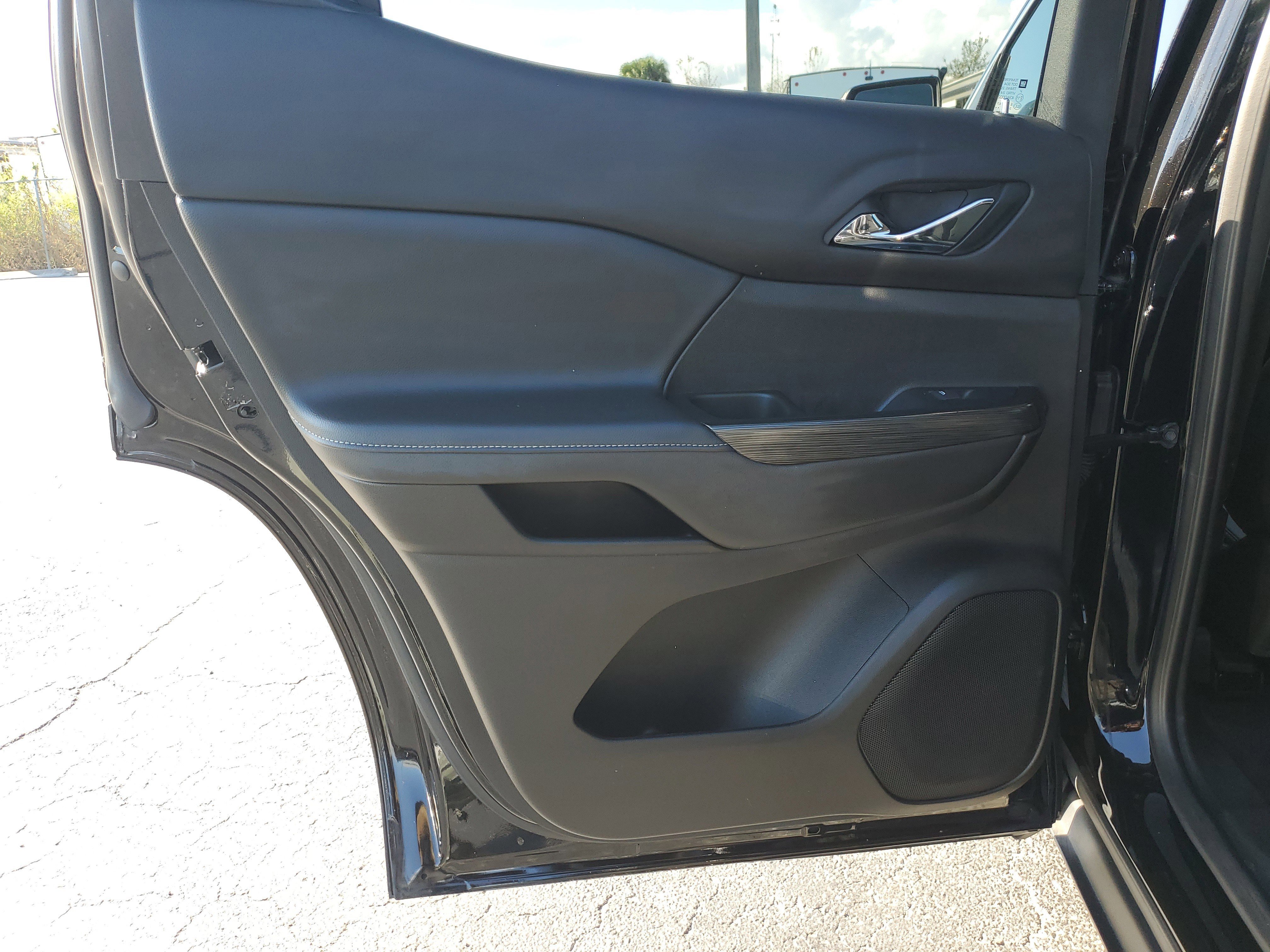 Used 2023 GMC Acadia SLT image 17