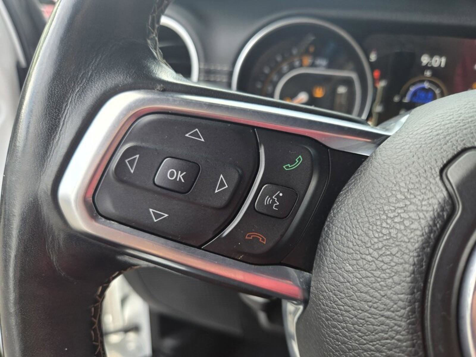 Used 2020 Jeep Gladiator Overland AWD/4WD image 11
