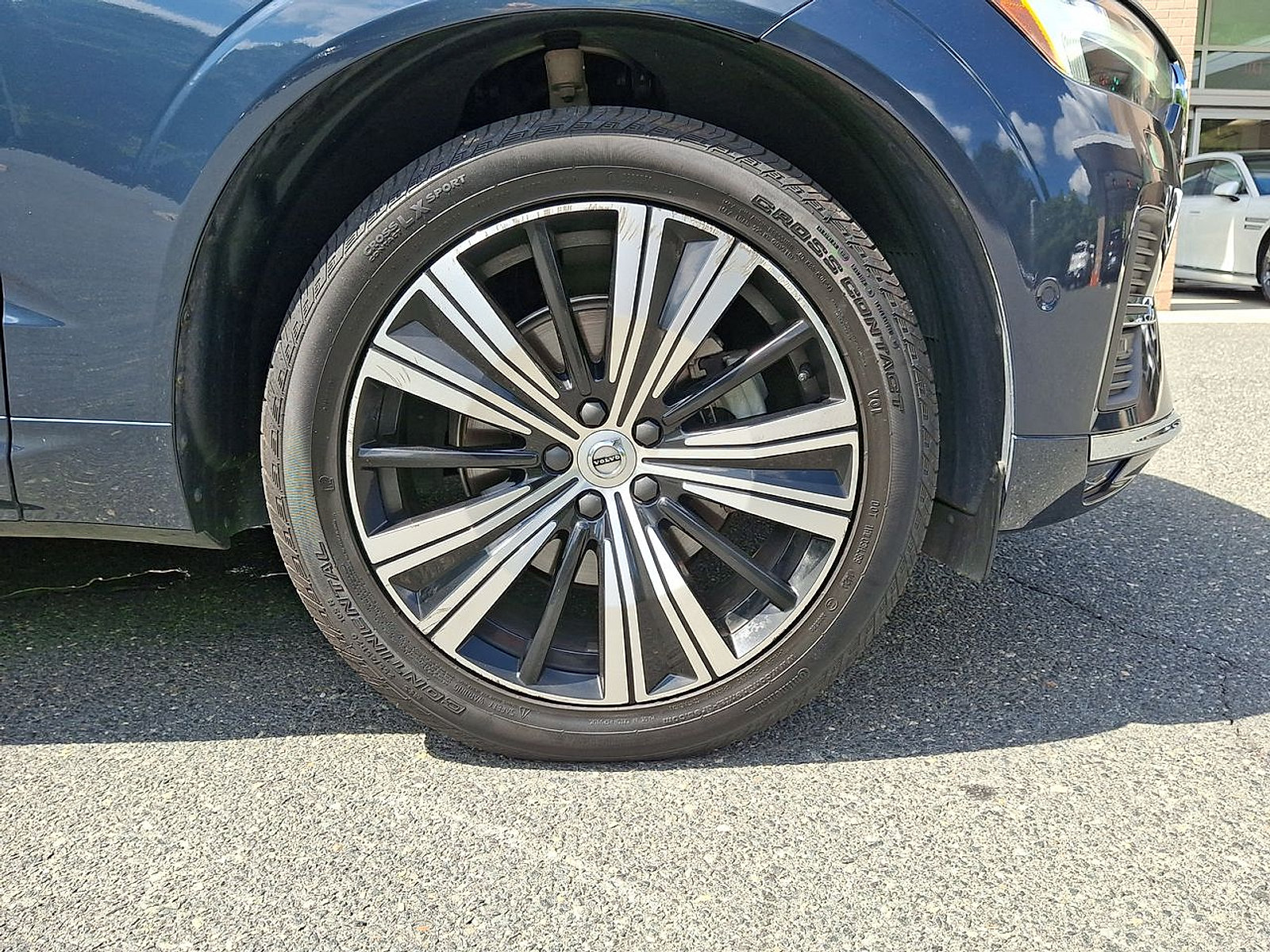 Used 2022 Volvo XC60 B5 Inscription w/ Advanced Package FWD image 27