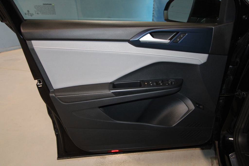 Used 2024 Volkswagen Taos SE image 5