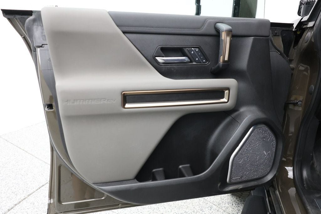 Used 2025 GMC Hummer EV 3X w/ LPO, Illumination Package AWD/4WD image 8