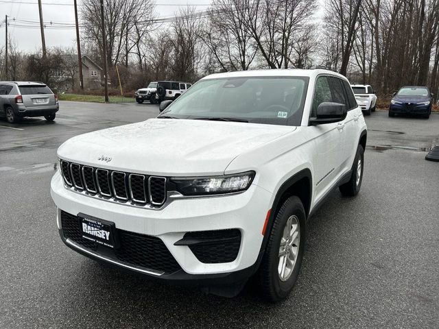 Used 2023 Jeep Grand Cherokee Laredo AWD/4WD image 4