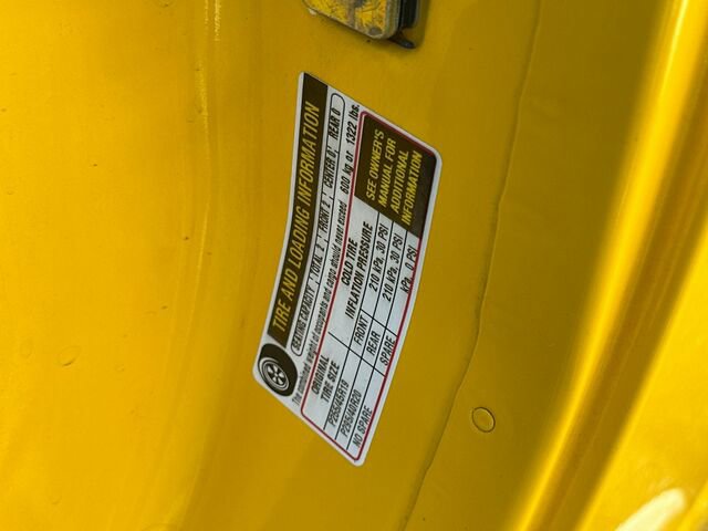 Used 2004 Chevrolet SSR w/ Preferred Equipment Group image 33