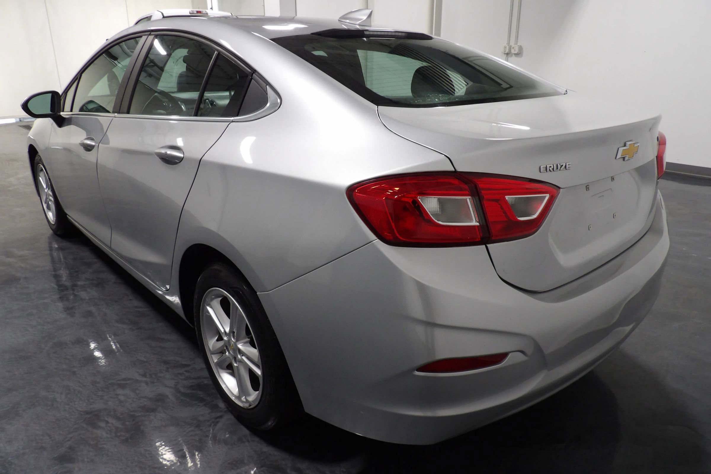 Used 2018 Chevrolet Cruze LT w/ Convenience Package image 5