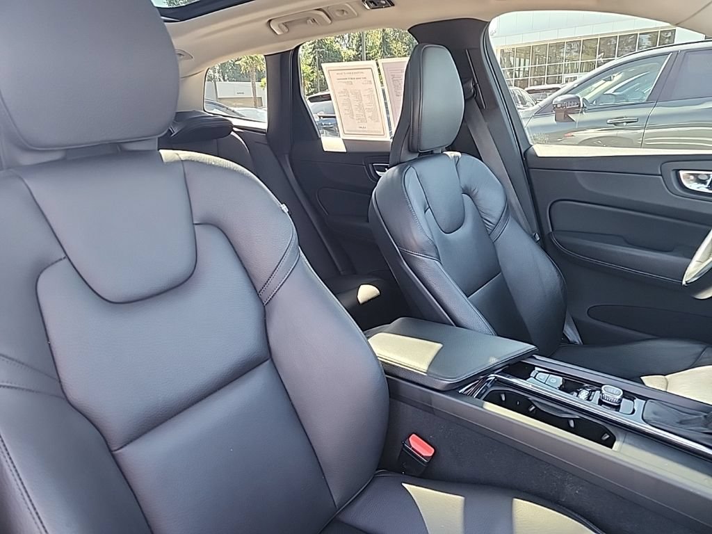 Used 2021 Volvo XC60 T5 Momentum w/ Protection Package AWD/4WD image 20