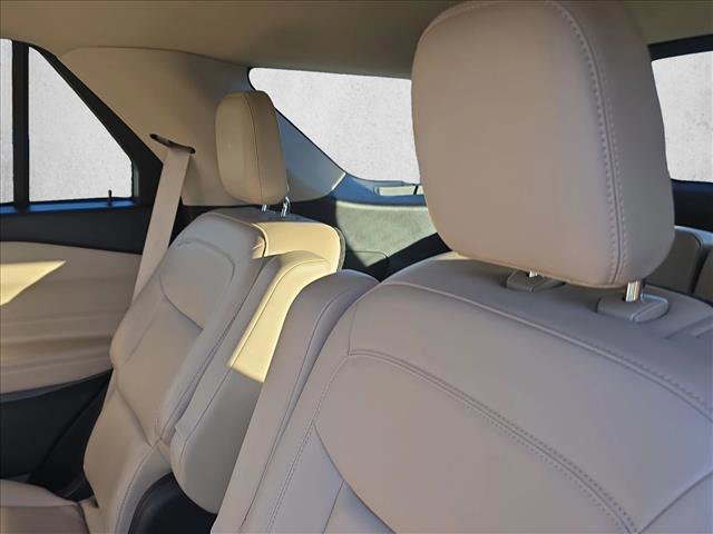 Used 2022 Ford Explorer XLT w/ Equipment Group 202A image 19