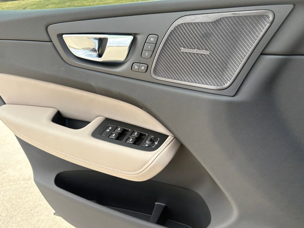 New 2026 Volvo XC60 T8 Plus w/ Protection Package Premier image 18