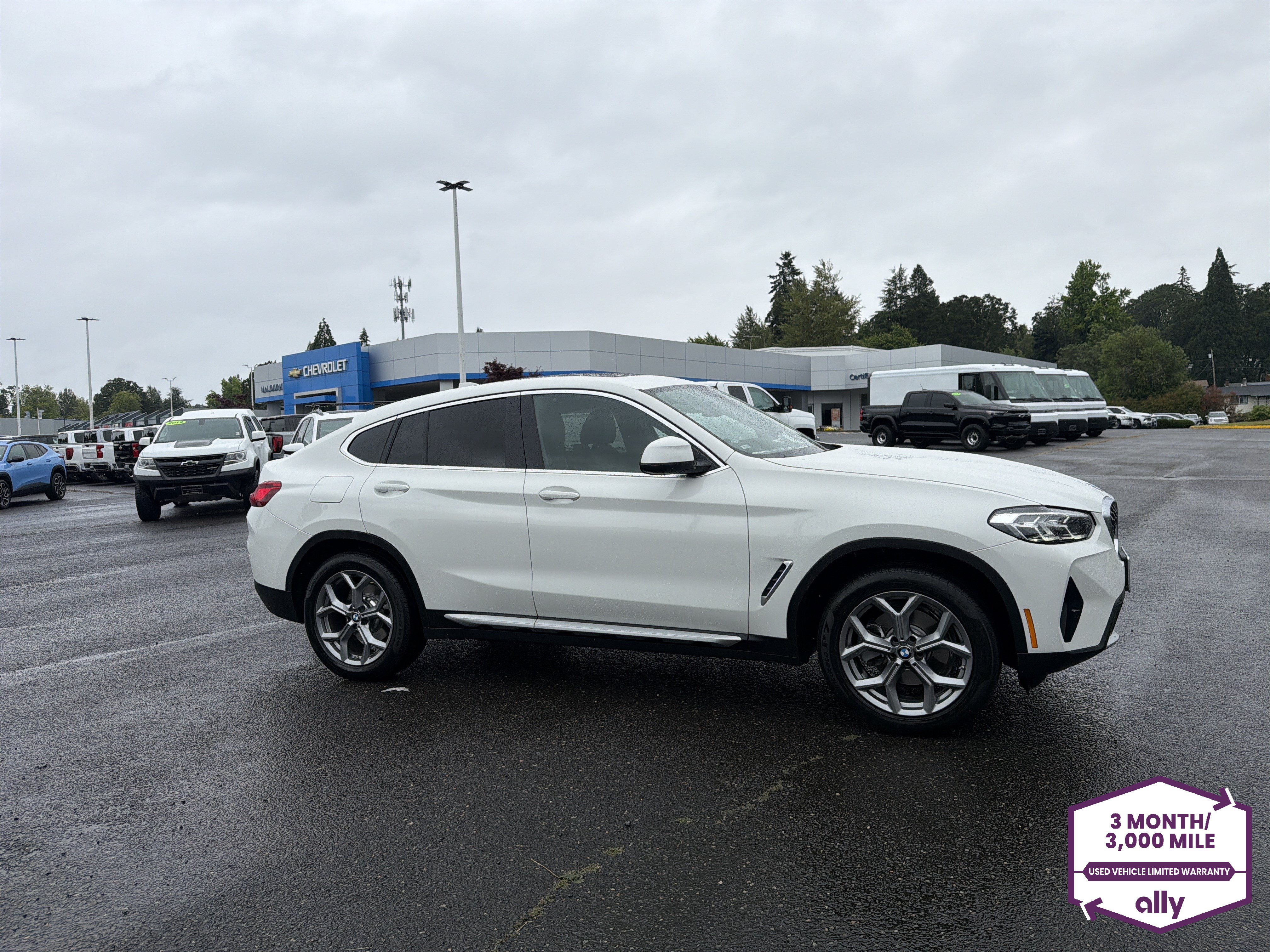 Used 2025 BMW X4 xDrive30i AWD/4WD image 7