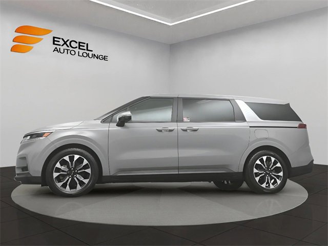 Used 2022 Kia Carnival EX image 37