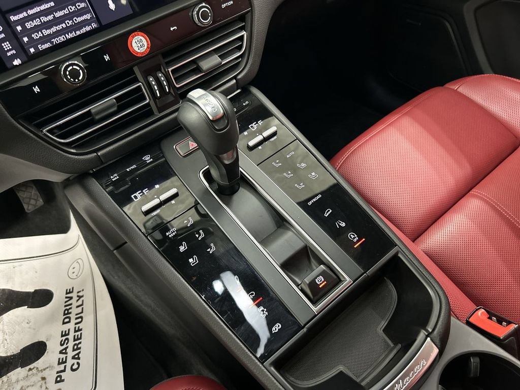 Certified 2025 Porsche Macan GTS AWD/4WD image 18