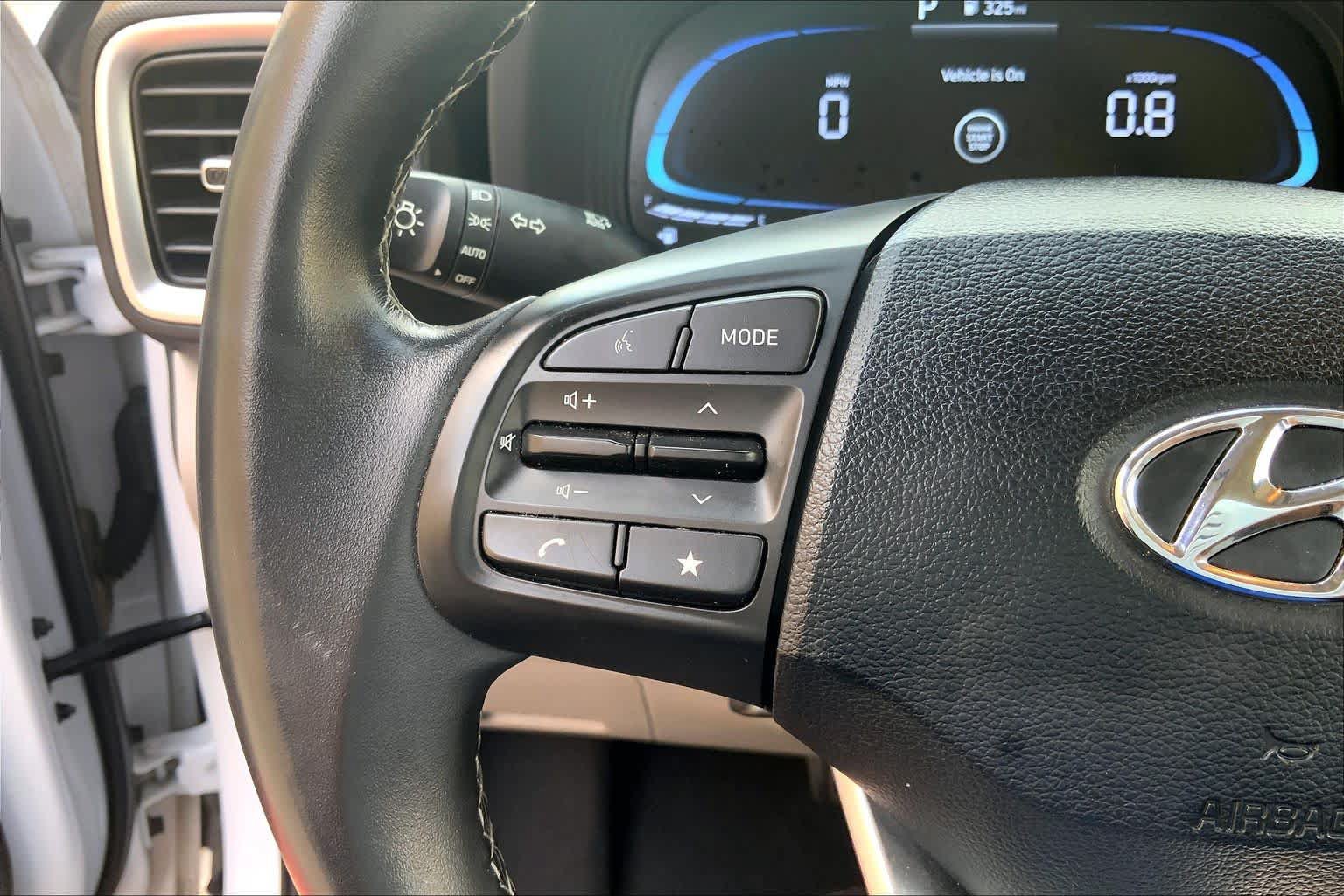 Certified 2025 Hyundai Venue SEL FWD image 23