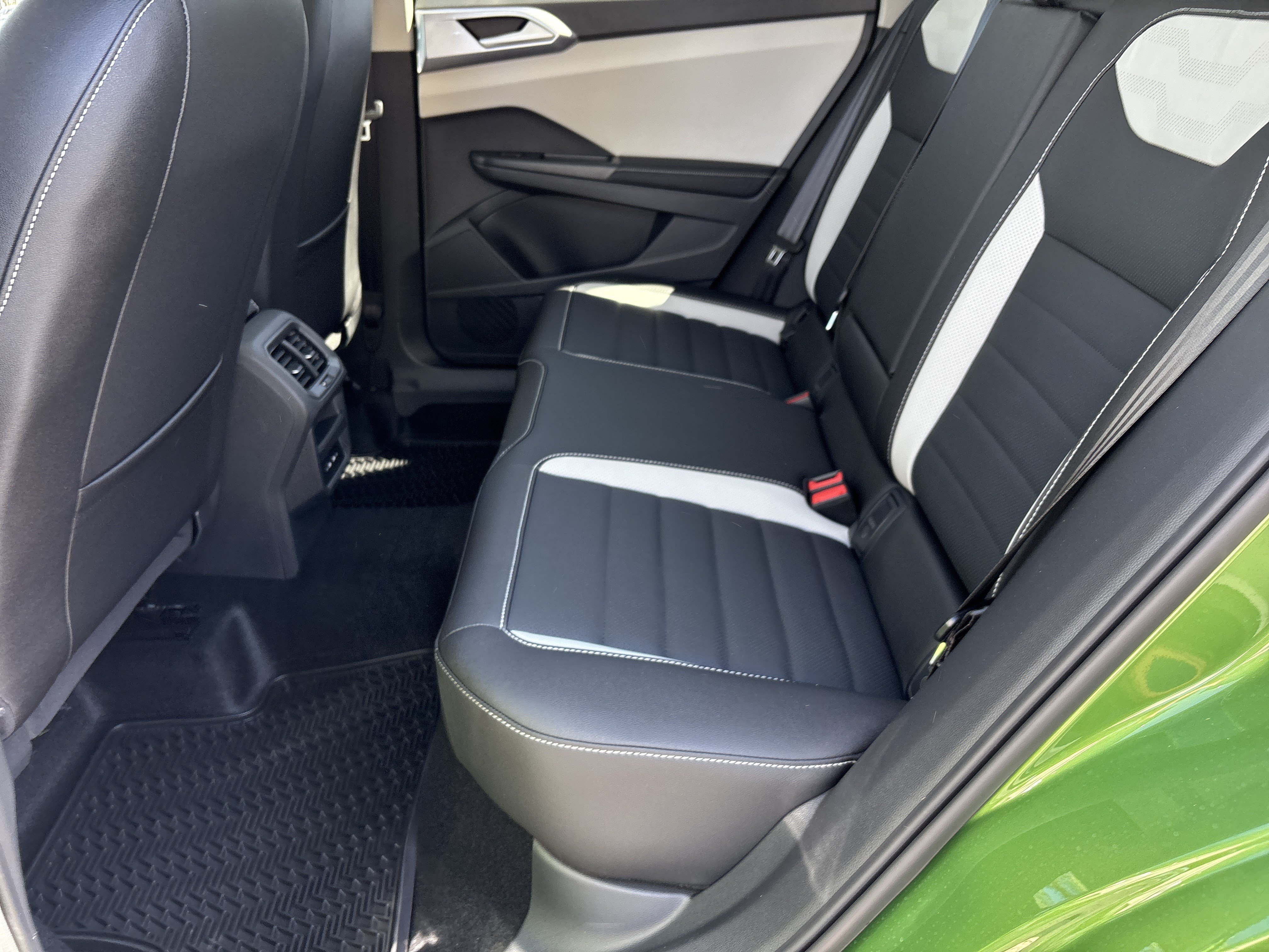 New 2026 Volkswagen Taos SEL AWD/4WD image 14