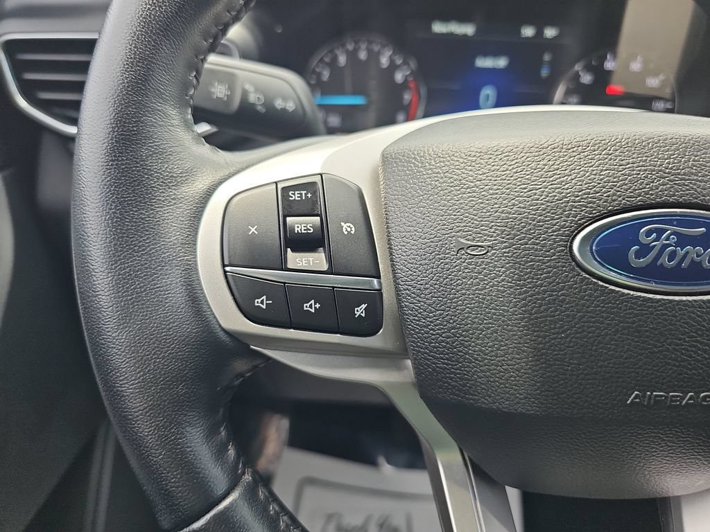 Used 2022 Ford Explorer XLT w/ Equipment Group 202A AWD/4WD image 17