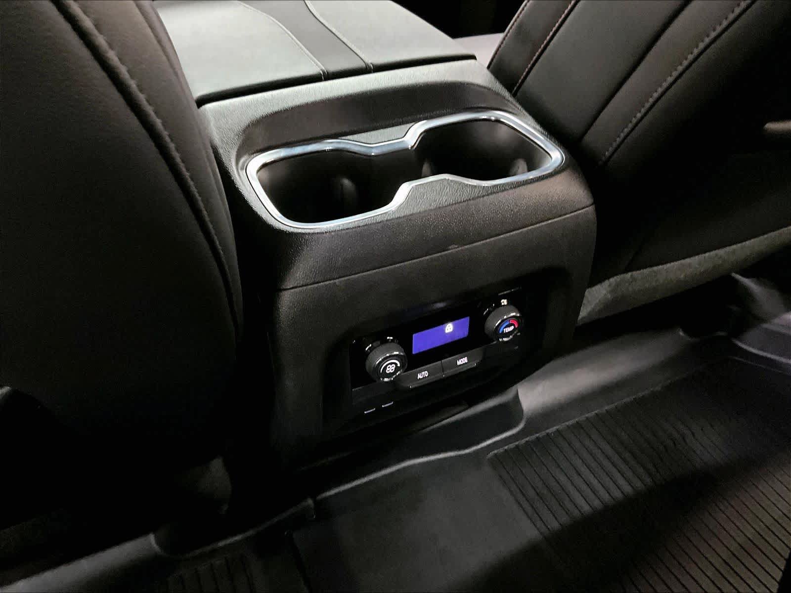 Used 2026 Chevrolet Traverse Z71 w/ LPO, Floor Liner Package AWD/4WD image 39