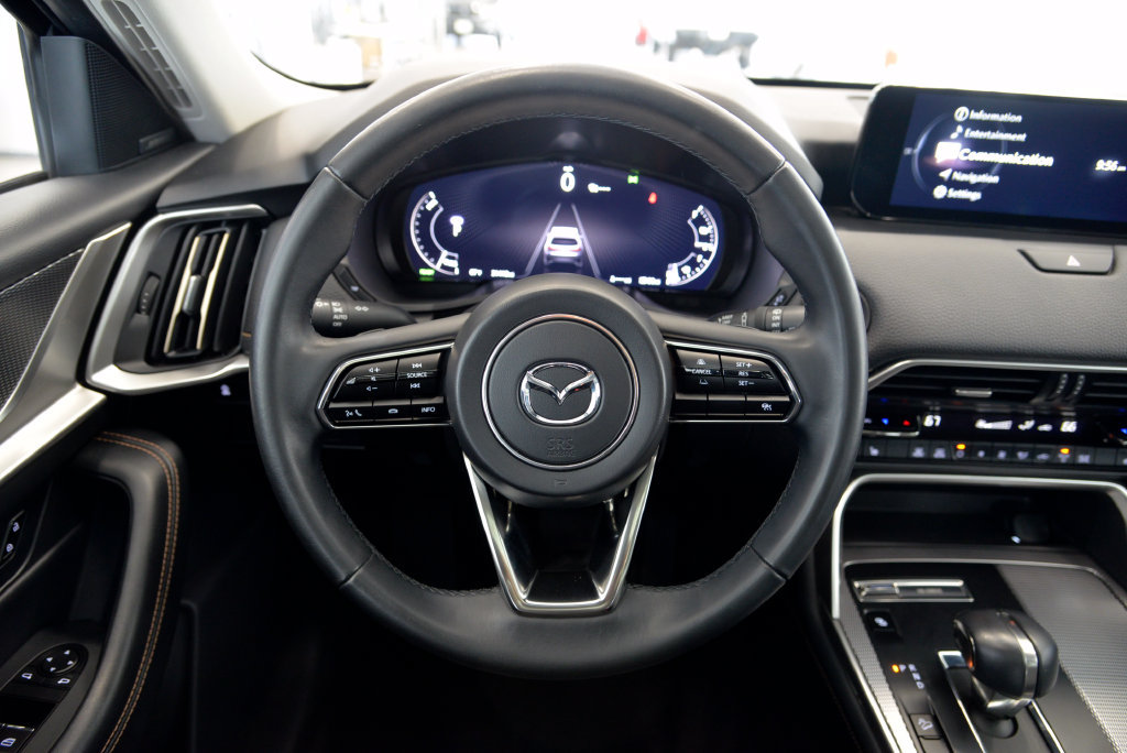 Certified 2024 MAZDA CX-90 Plug-In Hybrid w/ Premium Pkg AWD/4WD image 18