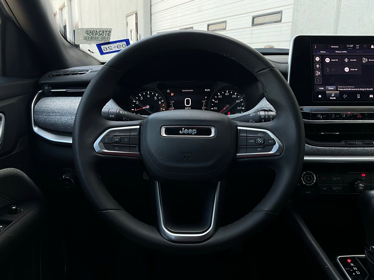 Used 2025 Jeep Compass Latitude image 33