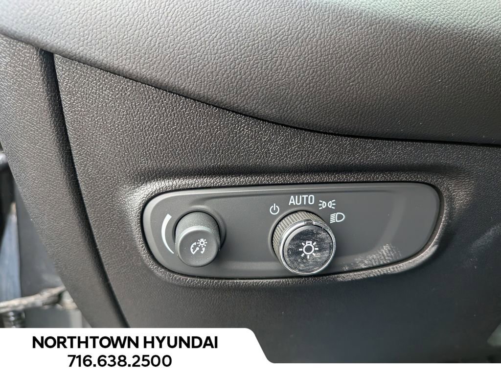 Used 2018 Chevrolet Equinox LT image 26