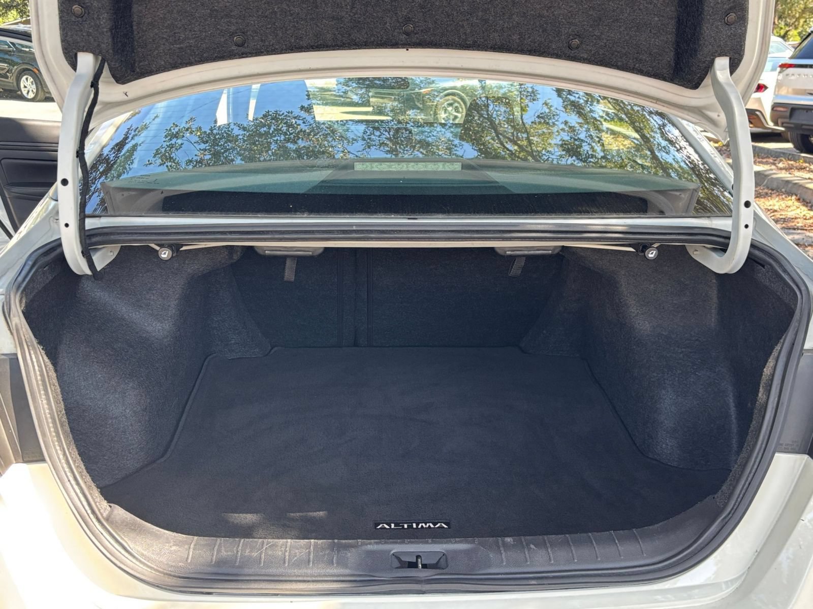 Used 2025 Nissan Altima 2.5 SV FWD image 26