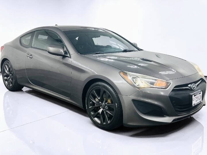Used 2013 Hyundai Genesis 2.0T RWD image 2