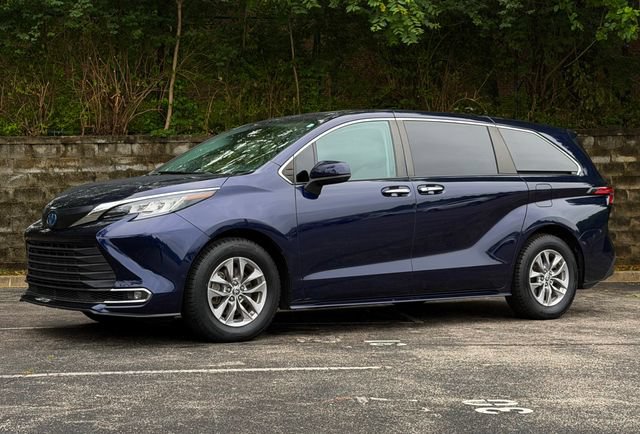 Used 2022 Toyota Sienna XLE FWD image 10